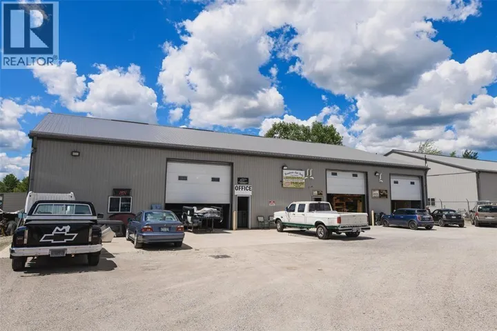 313 CENTRE STREET Unit# 3, Petrolia, Ontario N0L1R0