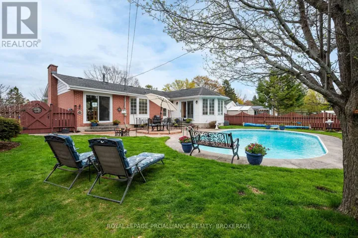 201 CAMBERLEY CRESCENT, Kingston (City SouthWest), Ontario K7M4C5
