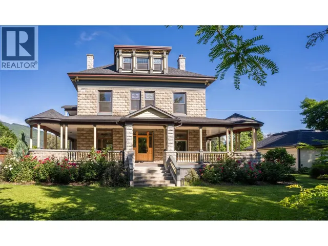 805 & 815 Mackenzie Avenue, Revelstoke, British Columbia V0E2S0