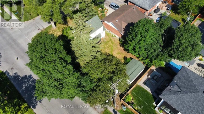637 WINDERMERE AVENUE, Ottawa, Ontario K2A2W7
