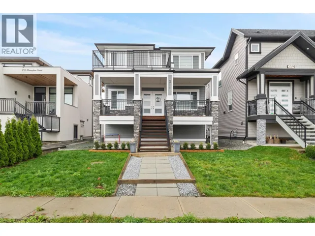 211 HAMPTON STREET, New Westminster, British Columbia V3M0K2