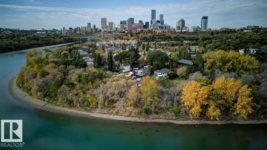 9906 87 ST NW, Edmonton, Alberta T5H1N3