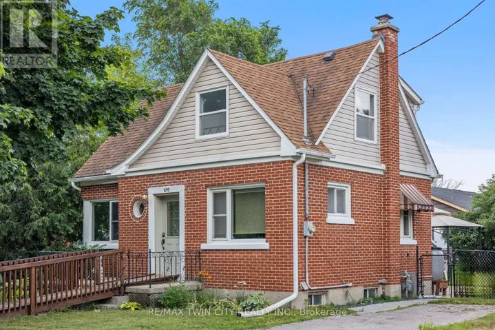 1099 UNION STREET, Kitchener, Ontario N2H6J9