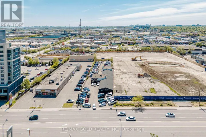 F1 - 243 QUEEN STREET E, Brampton (Queen Street Corridor), Ontario L6W2B5