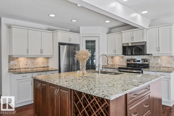2407 HAGEN WY NW, Edmonton, Alberta T6R3M6