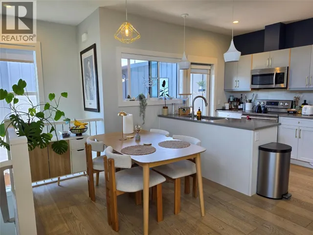 726 Coopland Crescent Unit# 2, Kelowna, British Columbia V1Y2V1