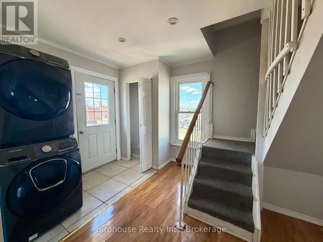 60 RUSSELL STREET W, Kawartha Lakes (Lindsay), Ontario K9V2W9