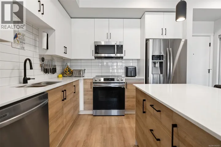 302 2469 Gateway Rd, Langford, British Columbia V9B6R7