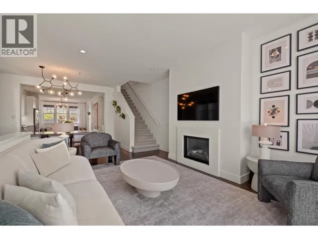 1 3439 ROXTON AVENUE, Coquitlam, British Columbia V3B3H7