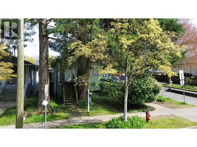 4496 ONTARIO STREET, Vancouver, British Columbia V5V3H1