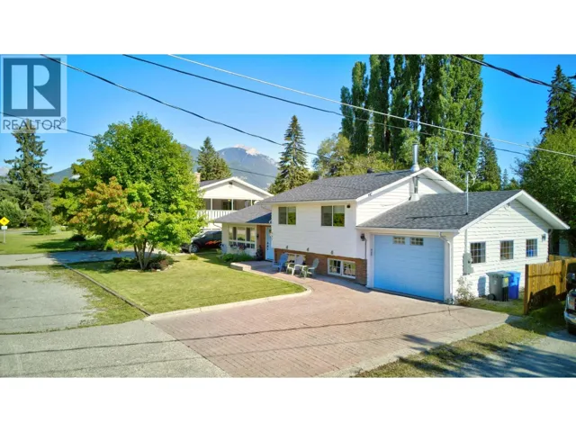506 5th Street, Golden, British Columbia V0A1H0