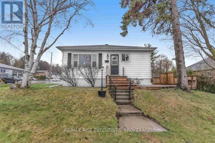 2 - 2 HOWARD CRESCENT, Kingston (West of Sir John A. Blvd), Ontario K7M3C6