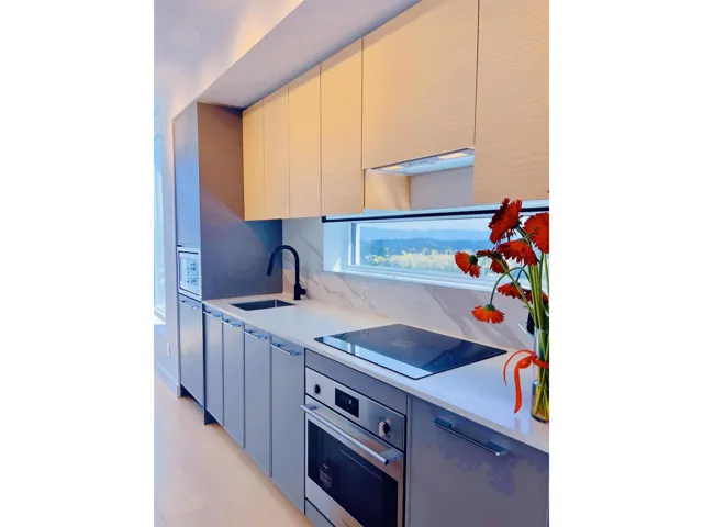 2909 13745 GEORGE JUNCTION, Surrey, British Columbia V3T0V7