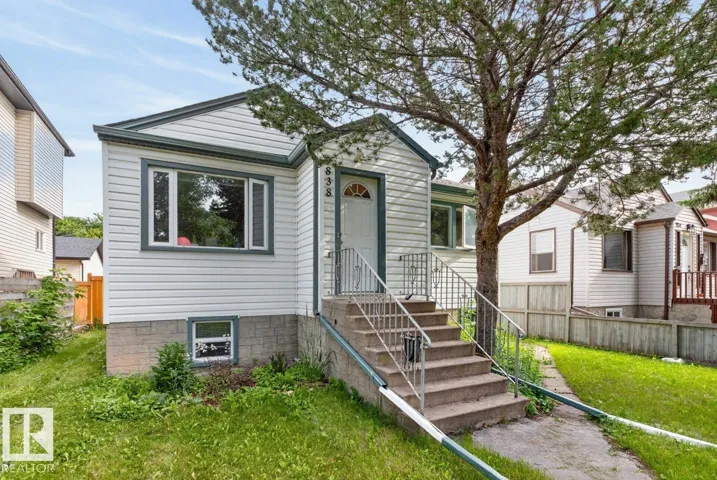 9838 80 AV NW, Edmonton, Alberta T6E1T1