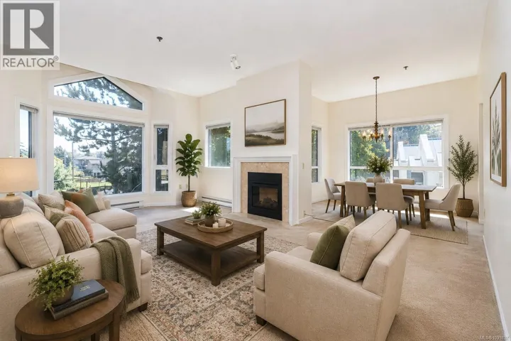 326 3969 Shelbourne St, Saanich, British Columbia V8N6J5