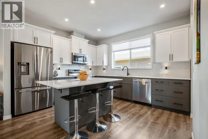 30 WOLF Crescent, Okotoks, Alberta T1S5V2