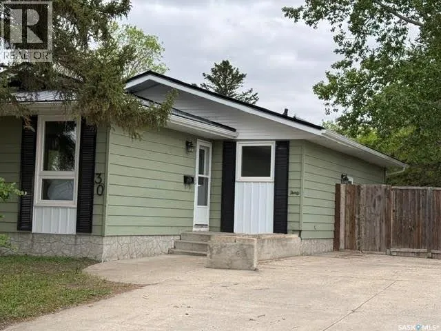30 Shore BAY, Regina, Saskatchewan S4R7H6