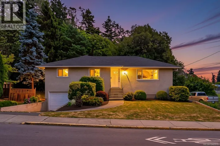 883 Lampson St, Esquimalt, British Columbia V9A6B6