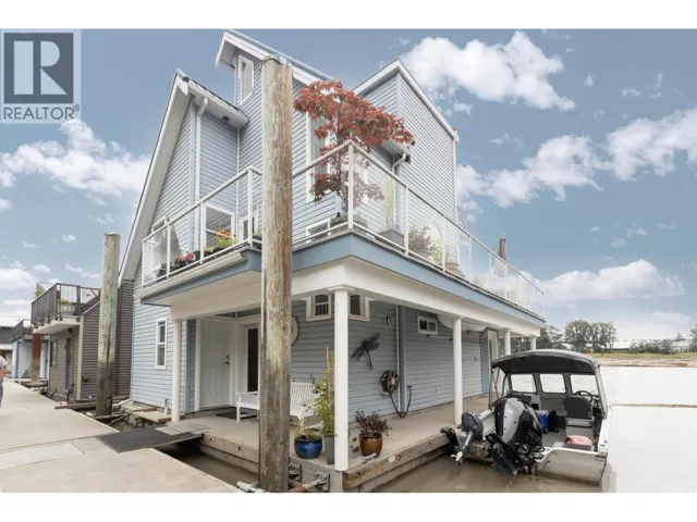 4 800 SOUTH DYKE ROAD, New Westminster, British Columbia V3M4Z8