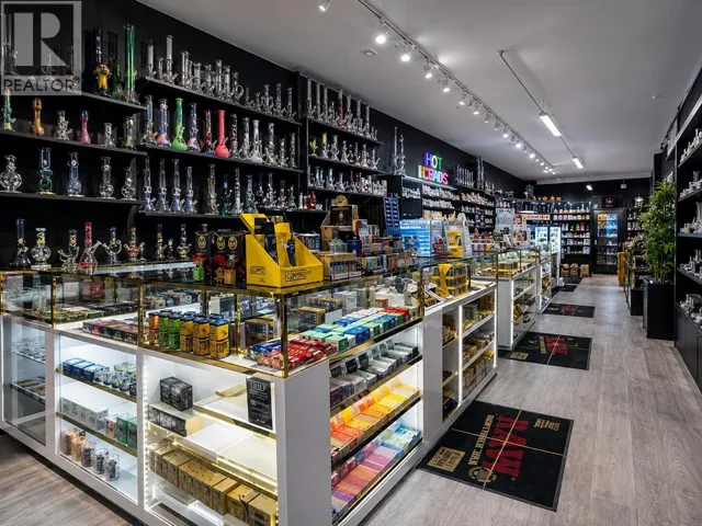 3243 W BROADWAY, Vancouver, British Columbia V6K2H5