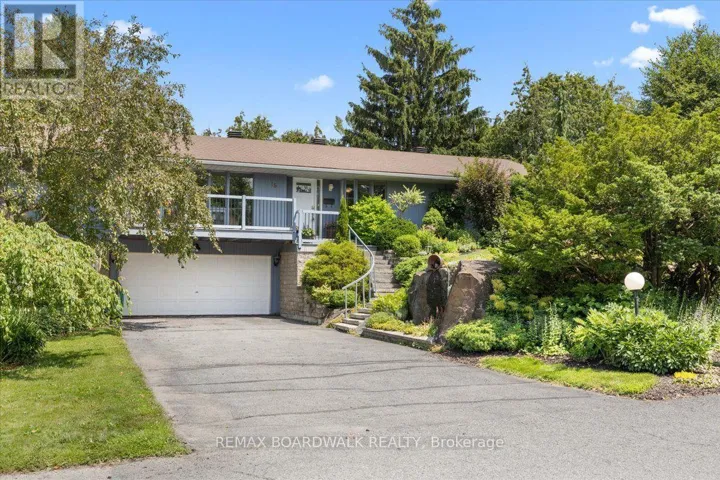 15 SELWYN CRESCENT, Ottawa, Ontario K2K1N9