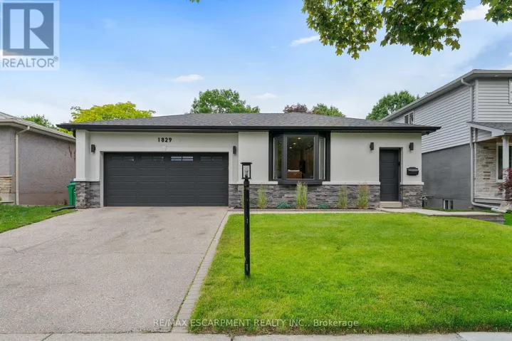 1829 BARSUDA DRIVE, Mississauga (Clarkson), Ontario L5J1V3