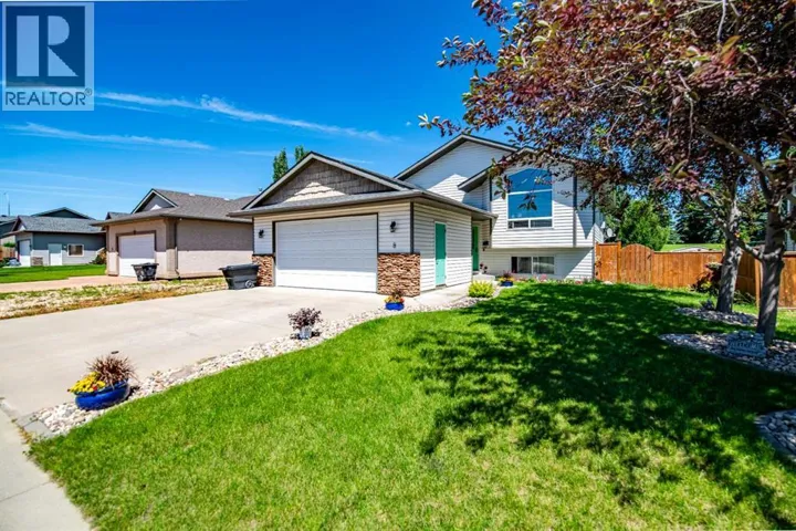 8 Iron Wolf Ridge, Lacombe, Alberta T4L2K2