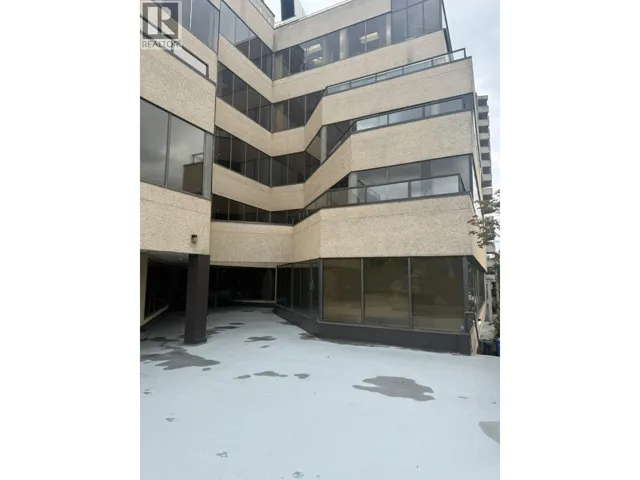 150 145 W 17TH STREET, North Vancouver, British Columbia V7M3G4