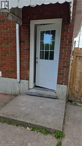 144 KING GEORGE Road Unit# LOWER, Brantford, Ontario N3R5K9