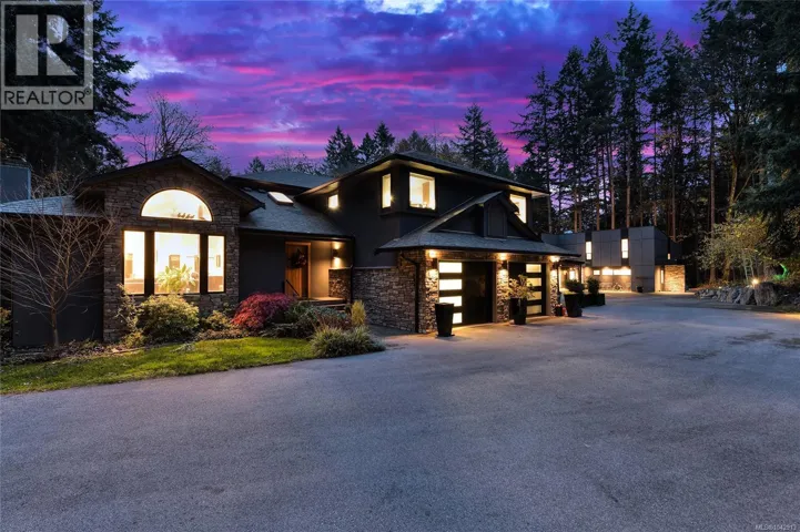 851 Sayward Rd, Saanich, British Columbia V8Y1R5