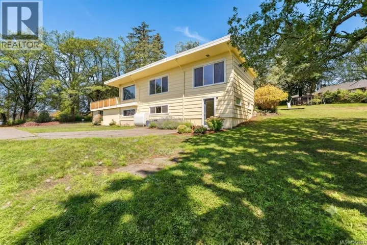 4589 Scarborough Rd, Saanich, British Columbia V8Z5N6