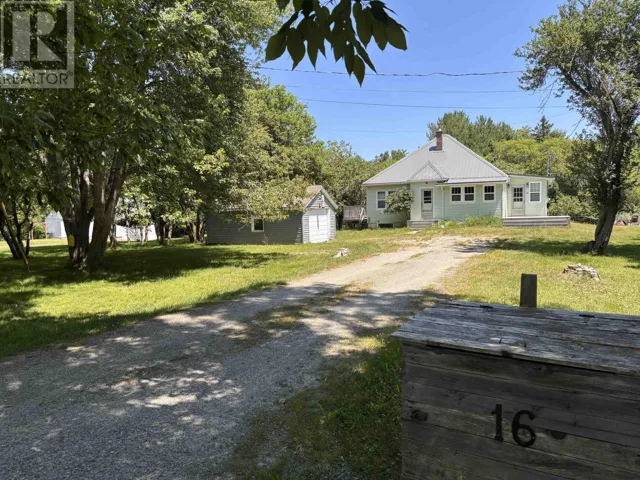 16 Wrights Road, Shelburne, Nova Scotia B0T1W0