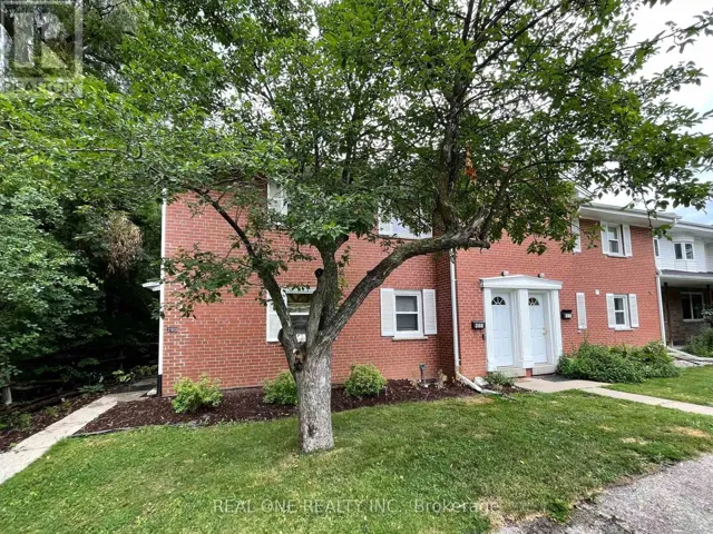 290 WESTCOURT PLACE, Waterloo, Ontario N2L2R7