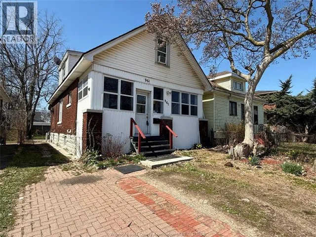 961 CAMPBELL, Windsor, Ontario N9B2J4
