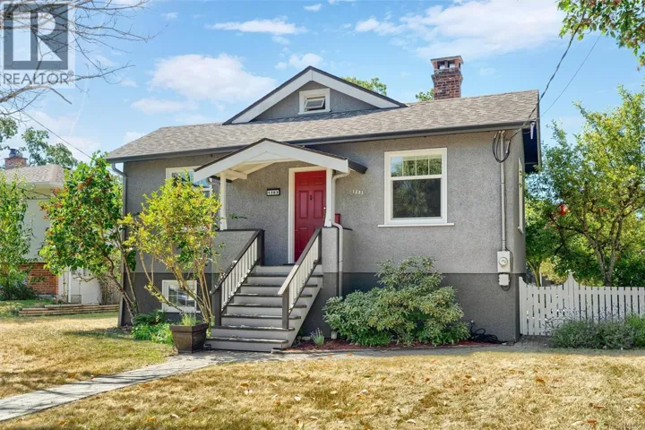 1283 Holloway St, Saanich, British Columbia V8P1M8