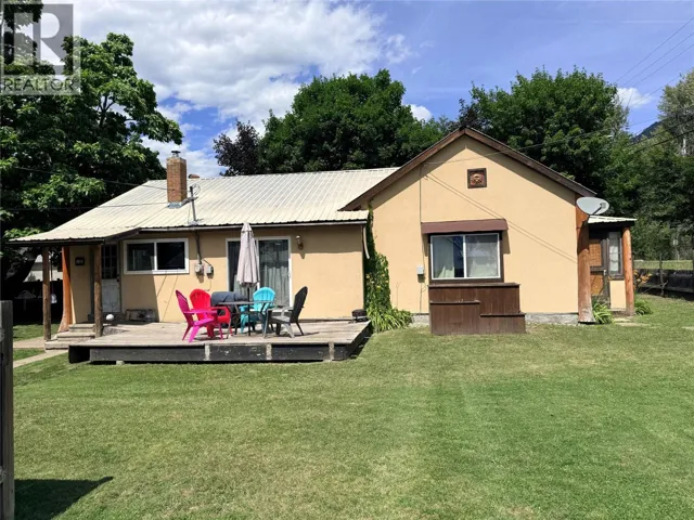 7727 RIVERSIDE Drive, Grand Forks, British Columbia V0H1H0
