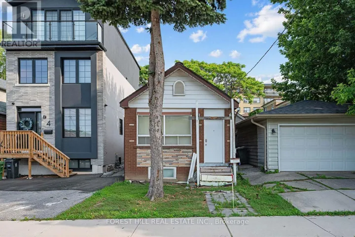 2 MULBERRY CRESCENT, Toronto (Oakwood Village), Ontario M6C1N5