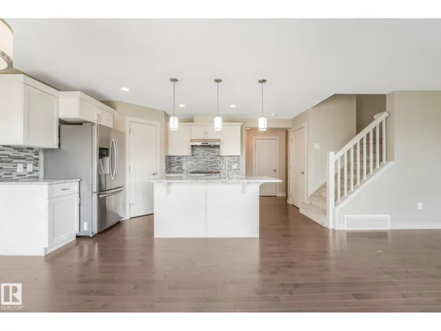 16619 14 AV SW, Edmonton, Alberta T6W3C3