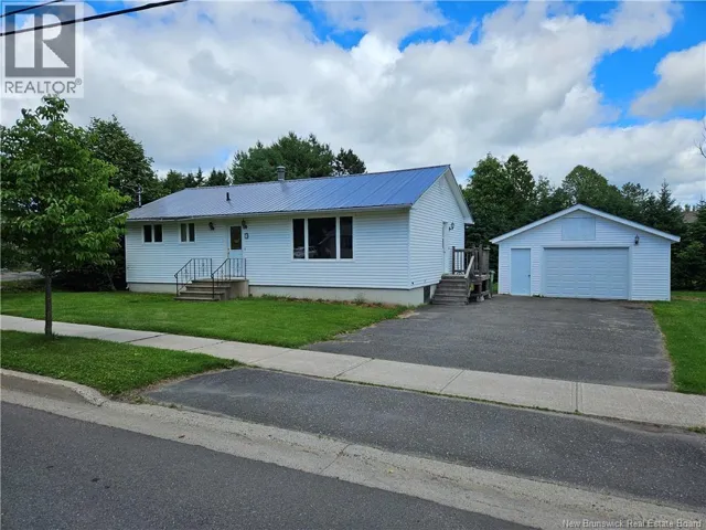 4 Hollybrook Street, Fredericton, New Brunswick E3A4N7