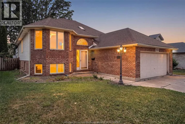 2525 STRAWBERRY DRIVE, Tecumseh, Ontario N9K1C3