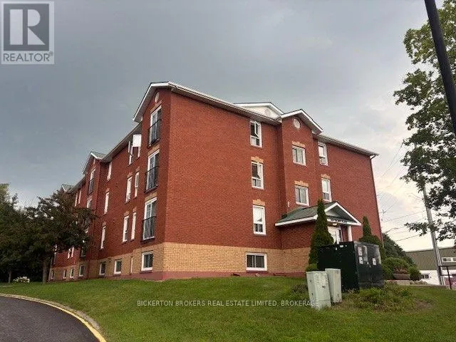 301 - 550 TALBOT PLACE, Gananoque, Ontario K7G3C6