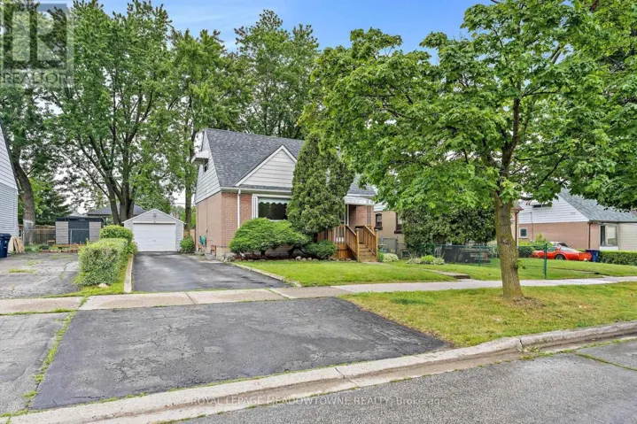 27 HATFIELD CRESCENT, Toronto (Elms-Old Rexdale), Ontario M9W3R7
