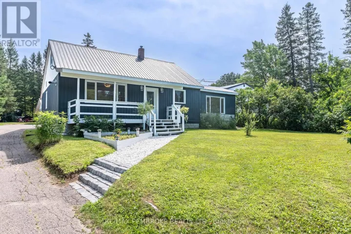 32560 HIGHWAY HIGHWAY, Laurentian Hills, Ontario K0J1P0