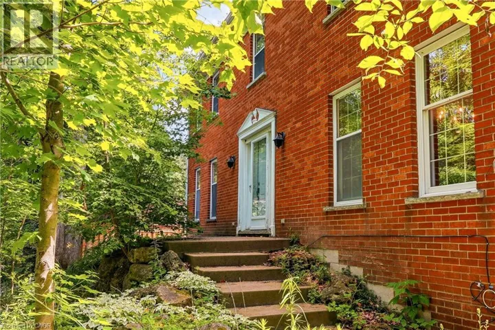 2150 EAST Street, Kilbride, Ontario L7P0M3
