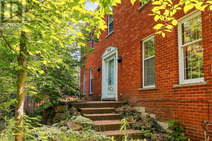2150 EAST STREET, Burlington, Ontario L7P0M3