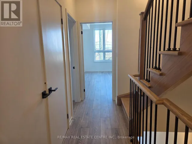7 - 16 LYTHAM GREEN CIRCLE, Newmarket (Glenway Estates), Ontario L3Y0H3