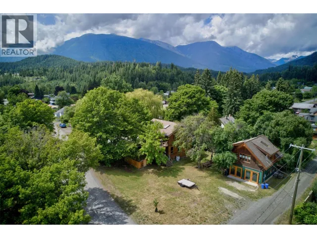 202 B Avenue, Kaslo, British Columbia V0G1M0