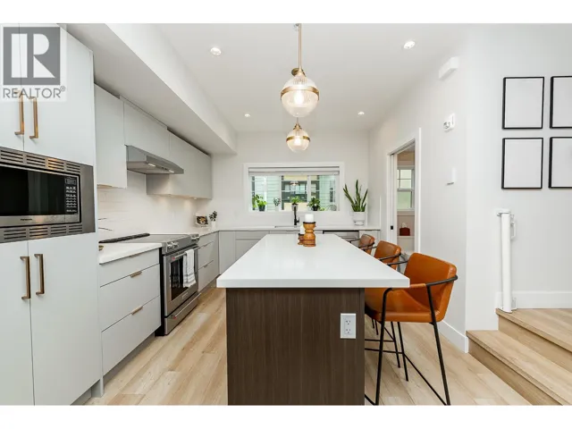 202 80 ELGIN STREET, Port Moody, British Columbia V3H0M6