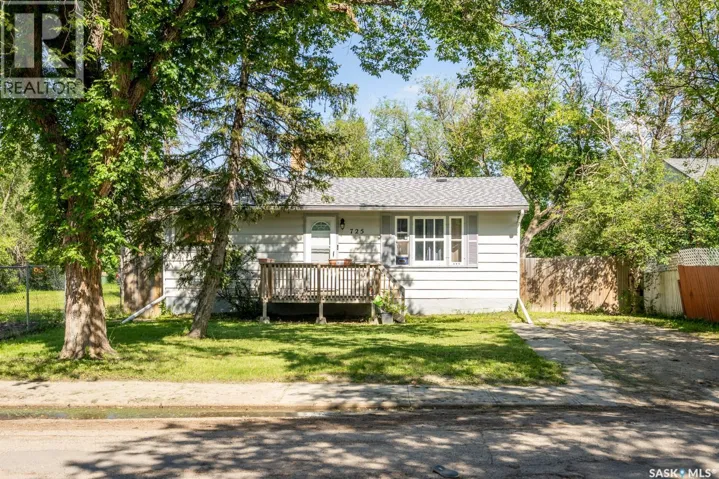 725 Cameron STREET, Regina, Saskatchewan S4T2S2