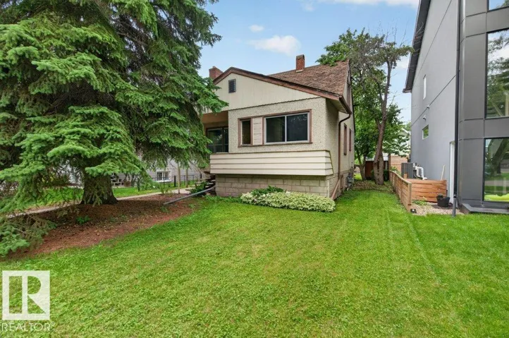 9026 92 ST NW, Edmonton, Alberta T6C3R2